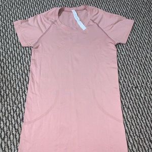 Pink lululemon size 4 swiftly tech